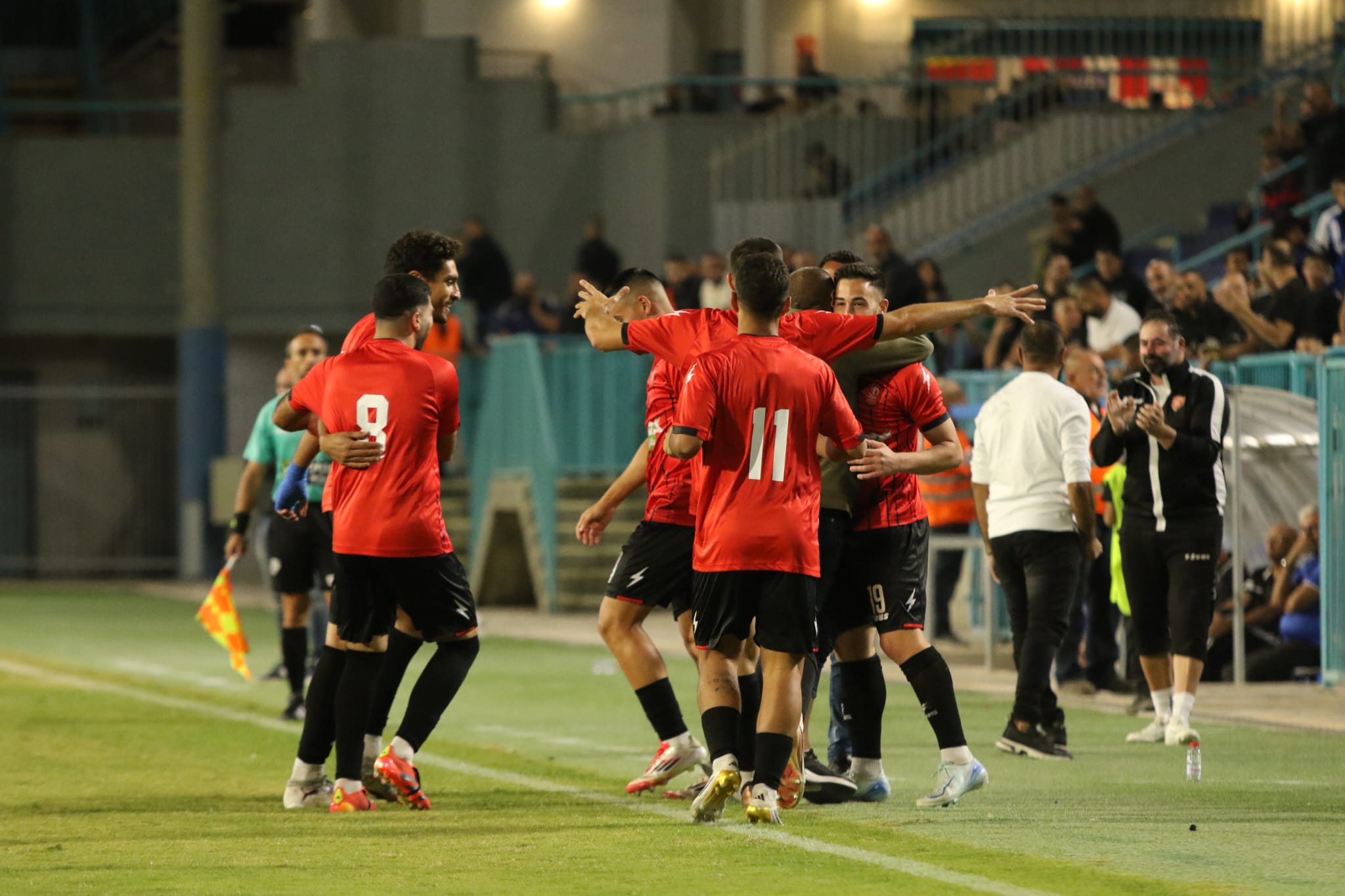 שחקני אום אל פאחם חוגגים יתרון מוקדם (דאפר מחאמיד)